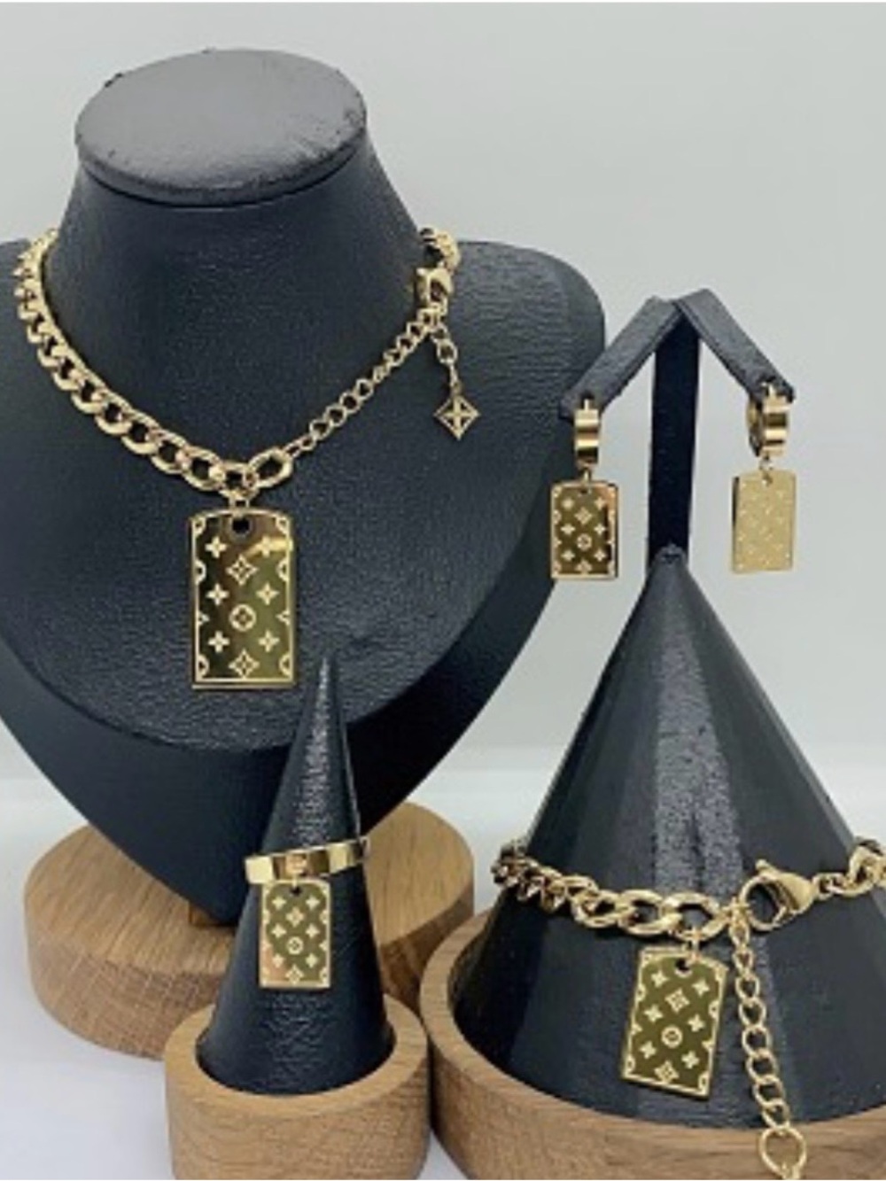 Gold Monogram Pendant Jewelry Set - Women